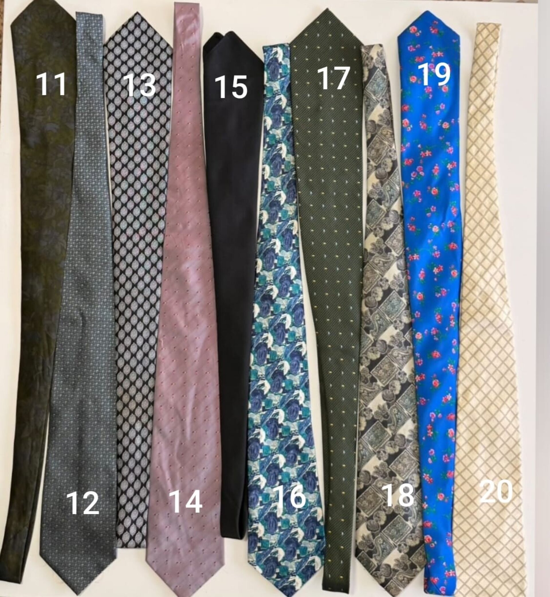 Corbata porta móvil - 2